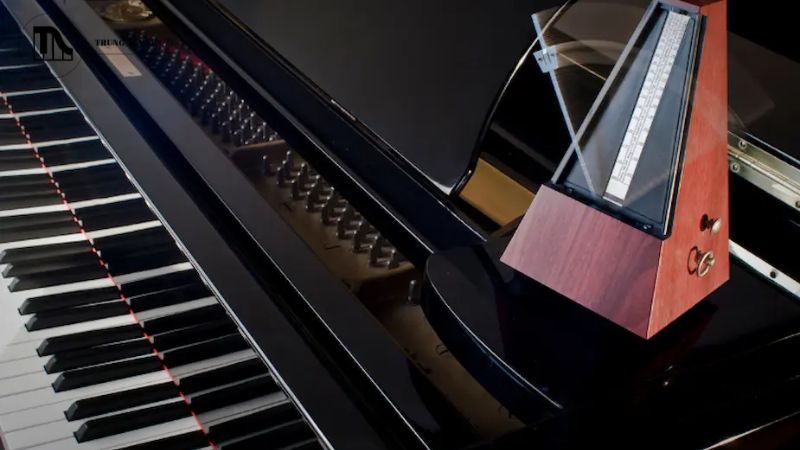Metronome ở tốc độ rất chậm để đảm bảo đọc đúng nốt