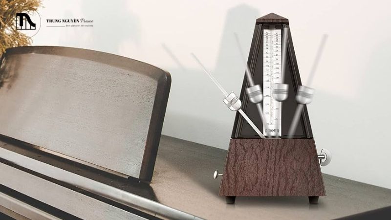 Bật metronome cho có lệ nhưng không thực sự đối chiếu tiếng đàn của mình