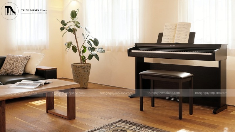 Piano điện Kawai KDP120 đặt trong không gian phòng khách ấm cúng, tạo cảm giác truyền cảm hứng