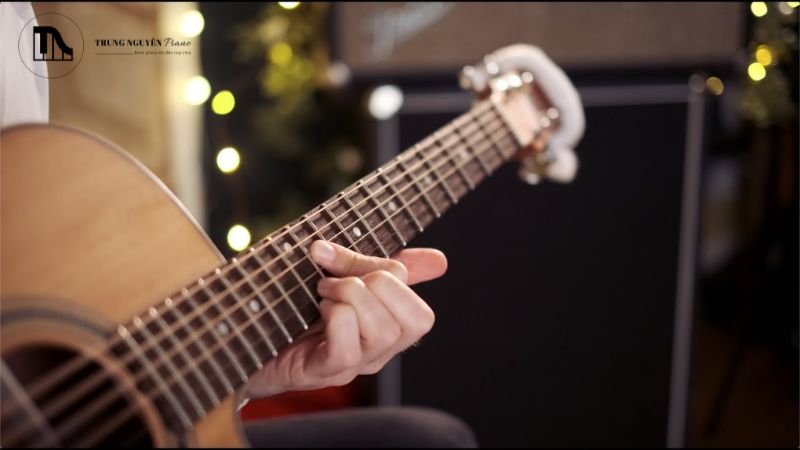 Pick Guitar: Độ dày, chất liệu, hình dáng có ảnh hưởng đến âm thanh? 9 Vân bề mặt (Texture) bề mặt nhám hoặc có vân nổi giúp tăng độ bám