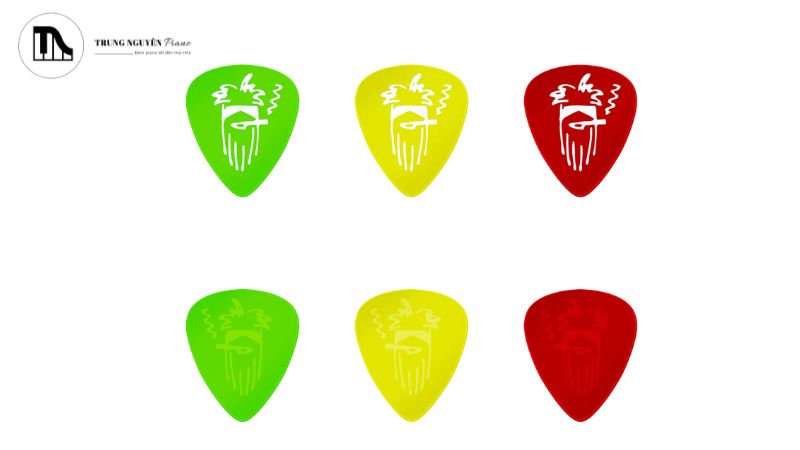 Pick Guitar: Độ dày, chất liệu, hình dáng có ảnh hưởng đến âm thanh? 4 Pick dày rất cứng và gần như không bị uốn cong khi gảy