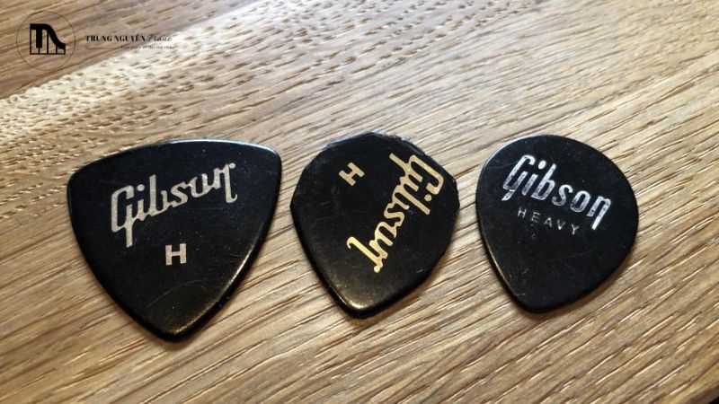 Pick Guitar: Độ dày, chất liệu, hình dáng có ảnh hưởng đến âm thanh? 7 Giọt nước loại này nhỏ hơn và có đầu nhọn hơn pick tiêu chuẩn