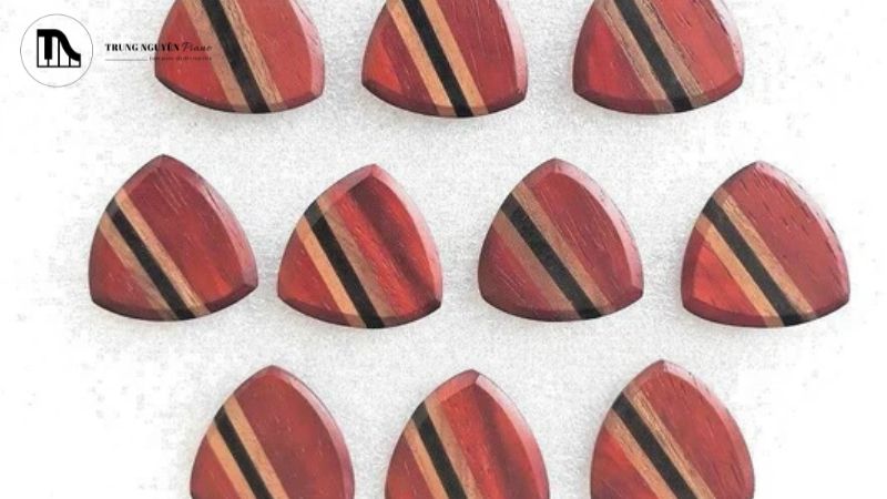 Pick Guitar: Độ dày, chất liệu, hình dáng có ảnh hưởng đến âm thanh? 8 Tam giác (Triangle / 346 shape) với kích thước lớn và ba cạnh gảy như nhau