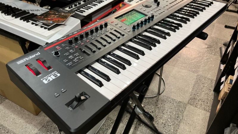 review Roland FANTOM‑06 phù hợp với nhà sản xuất âm nhạc, nghệ sĩ biểu diễn live và nhạc công