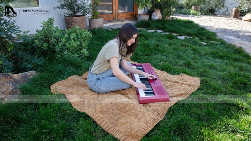 Chơi đàn Roland GO:KEYS ở ngoài trời cũng không thành vấn đề