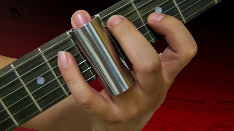 Phổ biến nhất là ngón áp út hoặc ngón út,