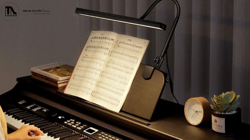 Lý do nên mua đèn LED kẹp giá nhạc piano