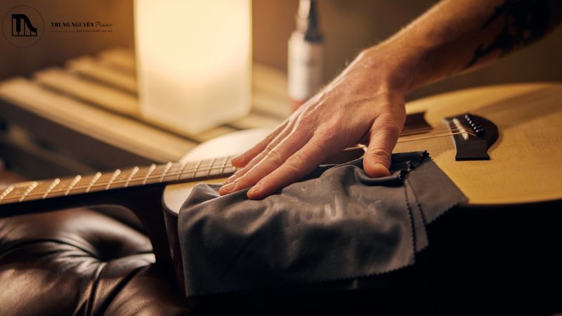 Lý do nên dùng dầu lau bóng đàn guitar