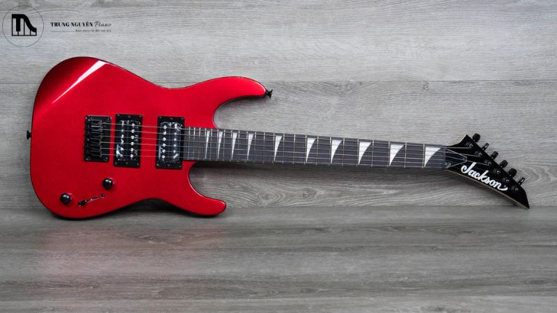 Jackson Dinky Series là dòng guitar điện thiết kế compact, nhẹ, có cần mỏng