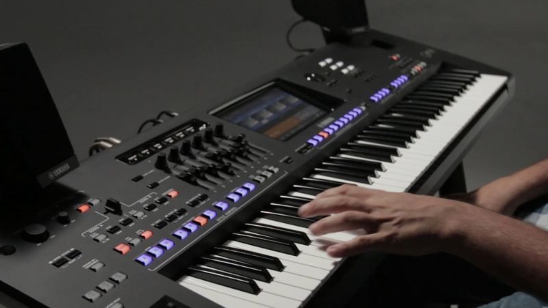 Sân khấu chuyên nghiệp cùng Genos