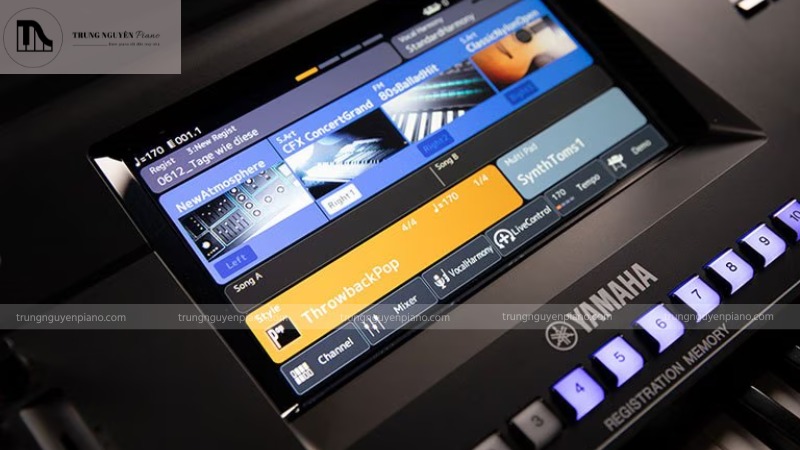 Màn hình cảm ứng, màn hình phụ và các nút điều khiển trực quan của Genos2