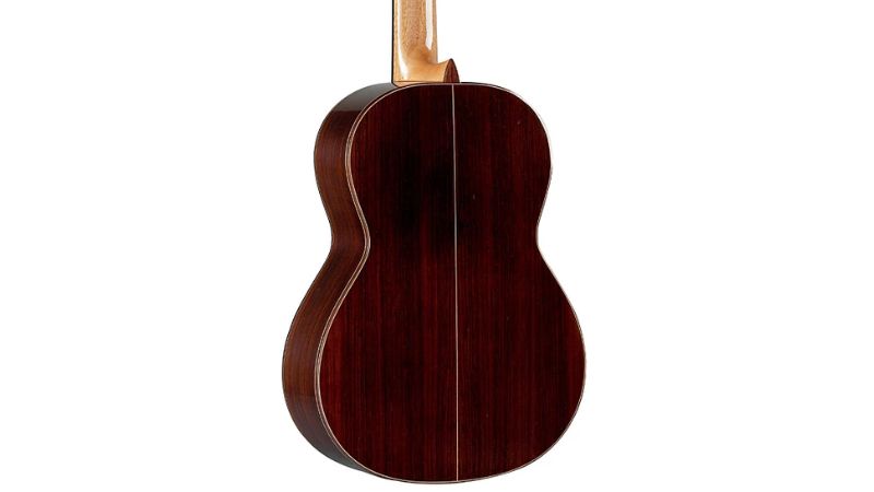 Lưng hông Alhambra 4P bổ trợ hoàn hảo cho mặt đàn với chất âm dày dặn