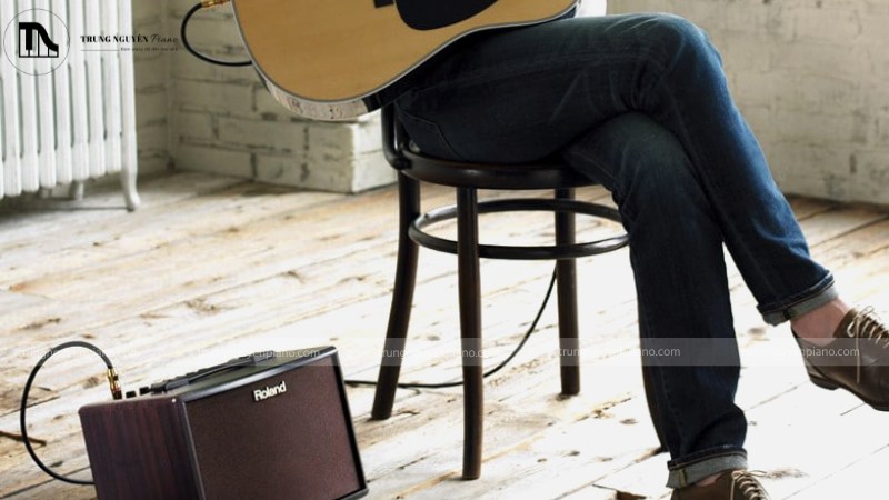 Top 3 Ampli Guitar Acoustic Tốt Nhất Cho Biểu Diễn Quán Cafe 6 Vị trí đặt ampli đúng để giảm nguy cơ gây hú