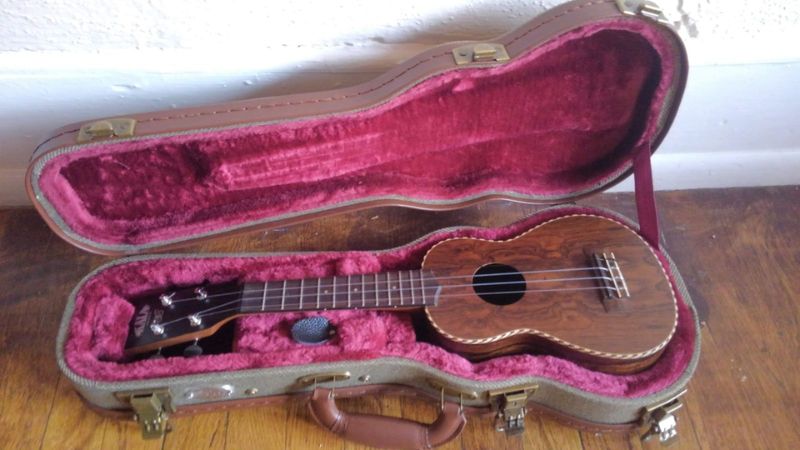 Những dấu hiệu như lớp đệm xẹp, vải rách, khóa hỏng cho thấy đã đến lúc thay bao mới