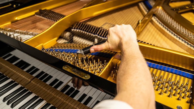 Chi phí lên dây Piano cơ: Tại nhà hay cửa hàng tốt và rẻ hơn? 2 Để quá trình lên dây piano hiệu quả, không gian cần yên tĩnh và đủ ánh sáng