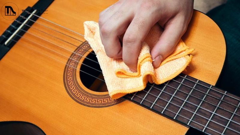 Chuẩn bị dụng cụ vệ sinh mặt phím guitar