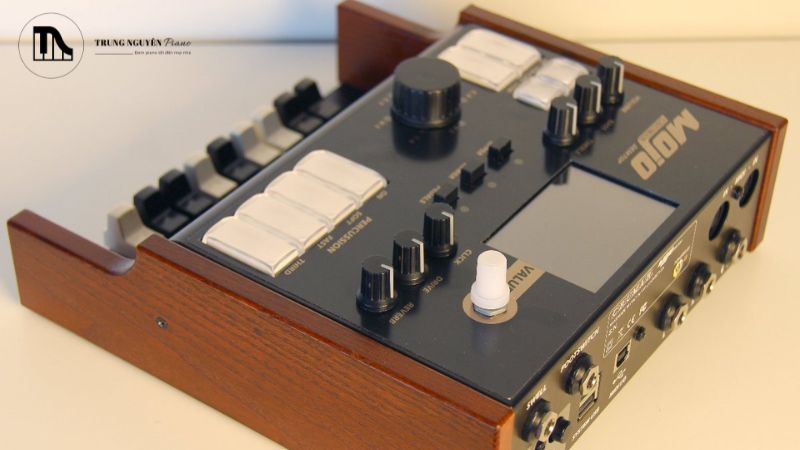 Crumar Mojo Desktop là một "sound module" (module âm thanh)