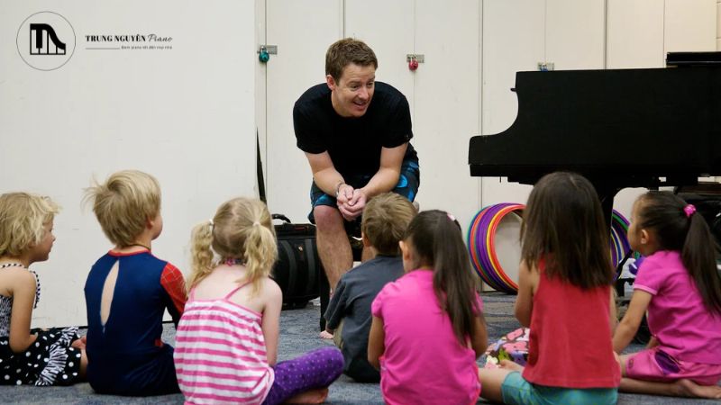 Dalcroze Eurhythmics là một phương pháp giáo dục âm nhạc toàn diện