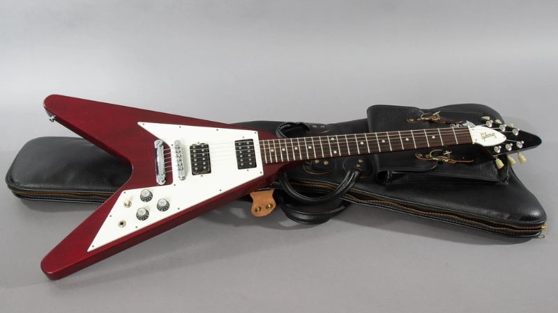 Gibson Flying V màu Cherry cổ điển