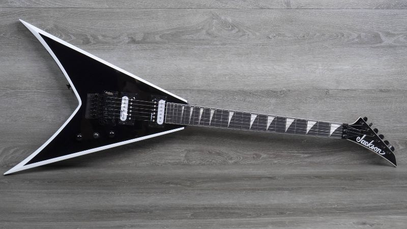 Jackson King V màu đen mạnh mẽ