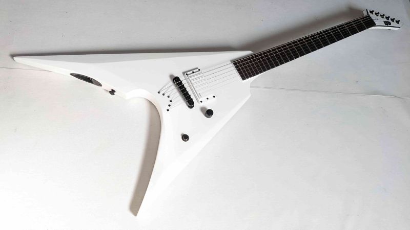 Đàn ESP LTD V-Series với thiết kế bất đối xứng hiện đại và hầm hố