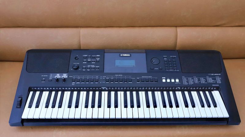 Đàn organ bị mất tiếng, méo tiếng: Hướng dẫn tự sửa & khi nào gọi thợ 6 Kiểm tra nguồn, âm lượng và jack tai nghe khi đàn organ Yamaha bị mất tiếng