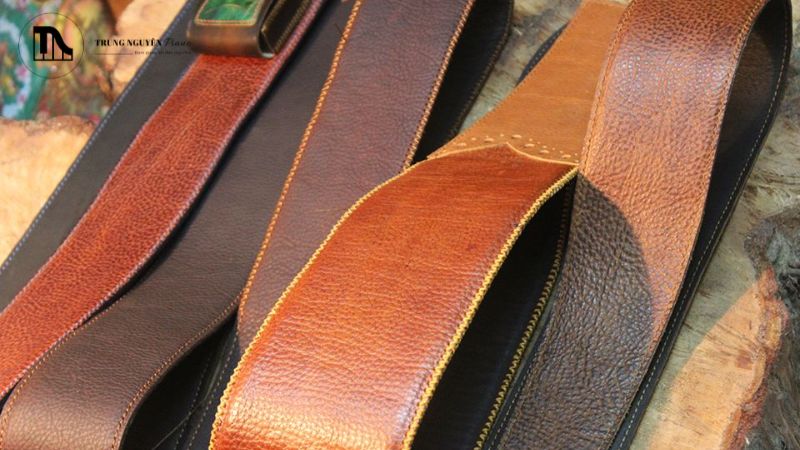 Da thật sẽ giãn nhẹ và mềm ra theo thời gian sử dụng