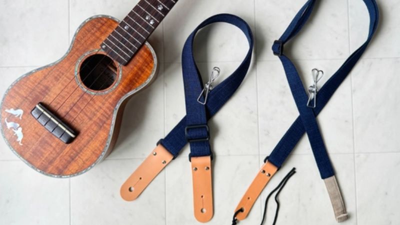 Dây đeo ukulele có cần móc vào thùng đàn không? Các loại phổ biến 4 Các loại dây đeo ukulele làm từ vải, da và nylon với thiết kế đa dạng