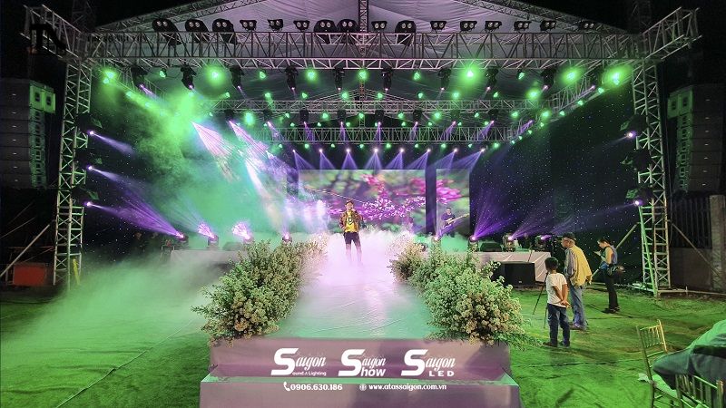 Dịch vụ cho thuê âm thanh, ánh sáng và piano: Nâng tầm đẳng cấp sự kiện 3 Một hệ thống loa được cân chỉnh bởi kỹ thuật viên am hiểu sẽ tôn lên trọn vẹn âm sắc tinh tế