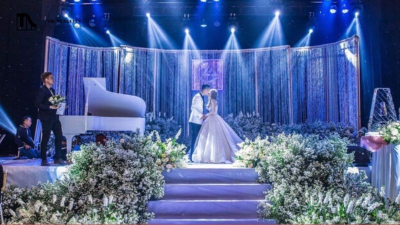Dịch vụ cho thuê âm thanh, ánh sáng và piano: Nâng tầm đẳng cấp sự kiện 1 Sân khấu sự kiện tiệc cưới sang trọng với một cây đàn Grand Piano màu trắng