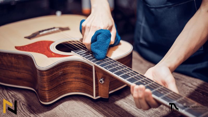 Cách dưỡng ẩm mặt phím đàn guitar