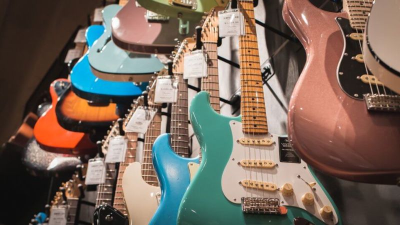 Fender Mexico chất lượng cao nhưng Fender Mỹ tinh xảo hơn