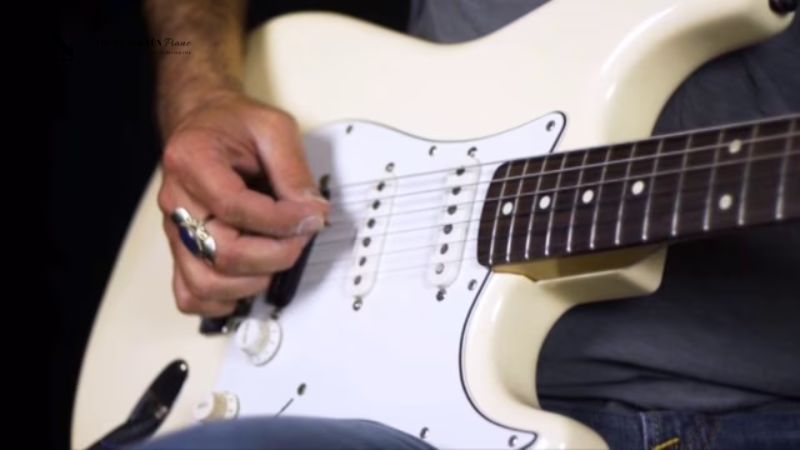 Tremolo picking là kỹ thuật gảy phím (pick) liên tục