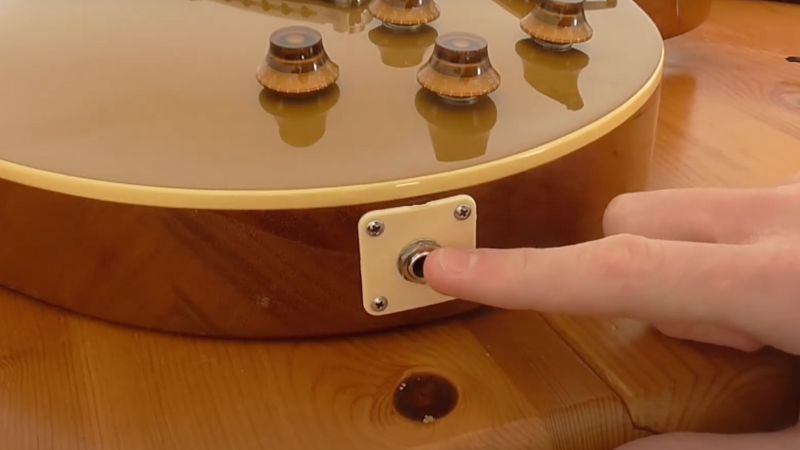 Người chơi có thể cảm nhận jack lung lay, dễ xoay tròn bằng tay