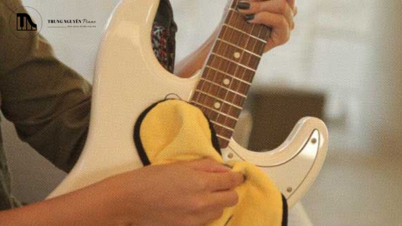 Làm sạch amplifier guitar bụi bẩn: Từng bước an toàn, hiệu quả 4 Bề mặt ngoài là nơi dễ vệ sinh nhất