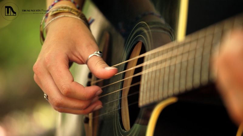 Hướng dẫn cách bảo quản đàn Guitar ở khí hậu nóng ẩm Việt Nam 4 Cách sử dụng và di chuyển đàn guitar