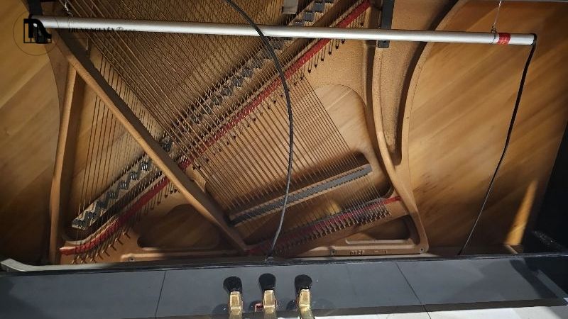 Ống sấy piano là một thanh kim loại, thường làm bằng nhôm, bên trong chứa điện trở