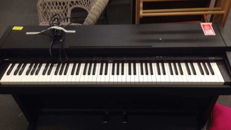 Piano cơ bị lệch tune: 5 Nguyên nhân & Cách khắc phục hiệu quả 7 Soundboard là một tấm gỗ lớn phía sau hoặc bên dưới dây đàn