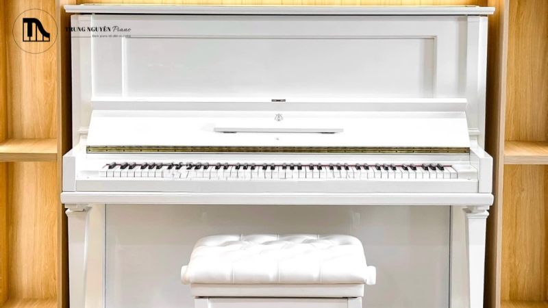 Top 5 piano cơ Upright size lớn (>130cm) âm thanh mạnh mẽ 14 Nên lên dây (tuning) ít nhất 1-2 lần mỗi năm bởi kỹ thuật viên chuyên nghiệp.
