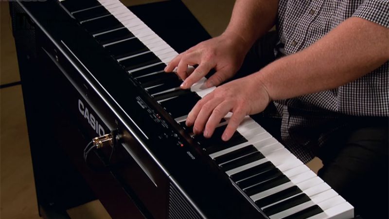 Hãy chơi một đoạn nhạc quen thuộc trên cả ba cây đàn