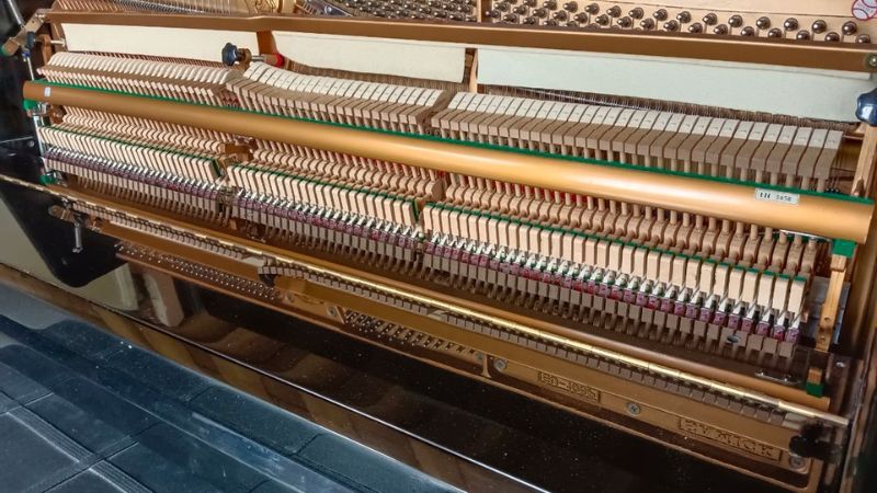 Bộ máy đàn piano Samick cân bằng giữa độ nặng và nhẹ của phím