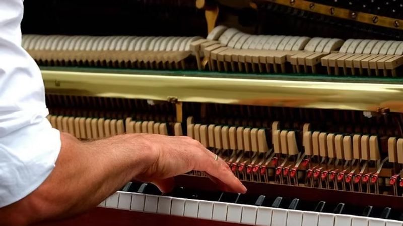 Lên dây piano định kỳ 1-2 lần/năm giúp giữ âm thanh ổn định