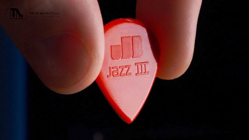 Pick Jazz III vs Standard 351: Loại nào cho tốc độ và tone hay? 2 Pick Jazz III là lựa chọn hàng đầu cho những ai theo đuổi tốc độ và sự chính xác