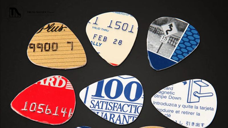 Pick Jazz III vs Standard 351: Loại nào cho tốc độ và tone hay? 6 Pick Standard 351 mang lại âm sắc ấm áp, tròn trịa