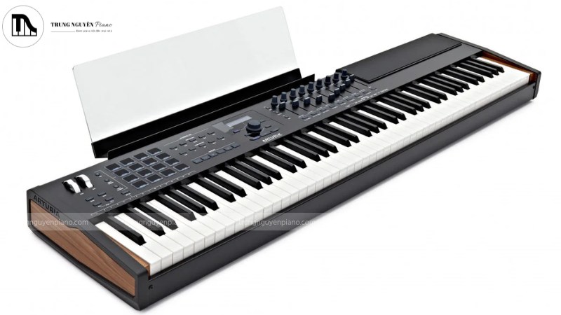 Review Arturia KeyLab 88 MkII: Controller toàn năng cho phòng thu 1 Arturia KeyLab 88 MkII nổi bật với thiết kế khung nhôm và ốp gỗ sang trọng