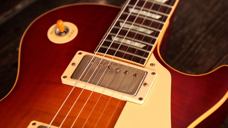 Pickup Humbucker tạo âm thanh dày, ấm và mạnh mẽ cho Les Paul