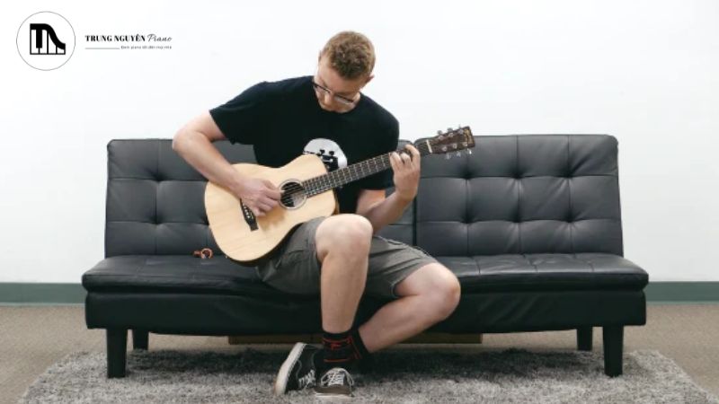 So sánh Taylor GS Mini và Martin LX1E: Ai là vua guitar du lịch? 3 Martin LX1E trung thành với mặt top bằng gỗ Sitka Spruce nguyên tấm