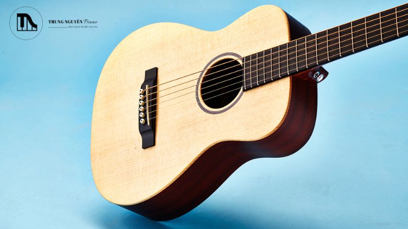 So sánh Taylor GS Mini và Martin LX1E: Ai là vua guitar du lịch? 8 Chất âm Martin truyền thống, ấm áp và mộc mạc.