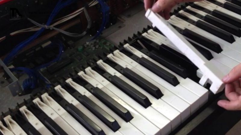 Tại sao nên chọn sửa chữa và bảo dưỡng đàn piano chuyên nghiệp? 6 Phím đàn khi nhấn xuống không tự nảy lên hoặc nảy lên rất chậm