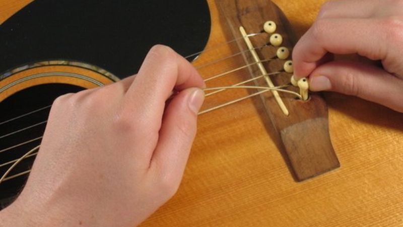 Setup guitar mỗi 6–12 tháng giúp duy trì âm thanh ổn định và cảm giác chơi thoải mái
